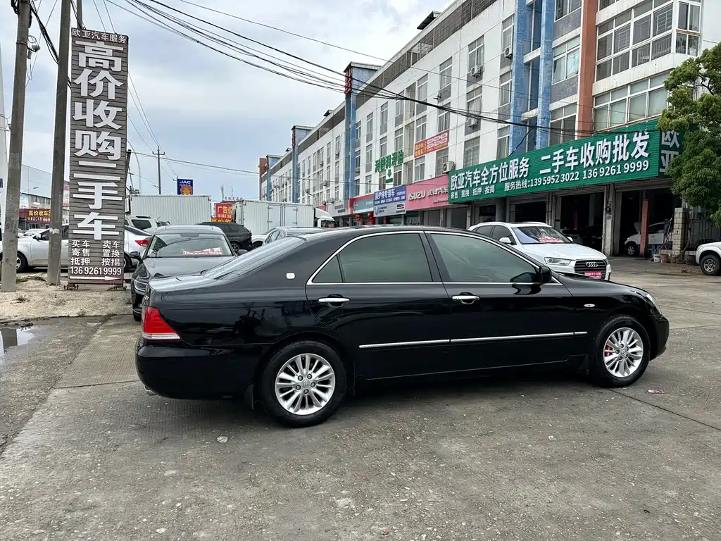 Crown 2.5 L 5 Anniversary