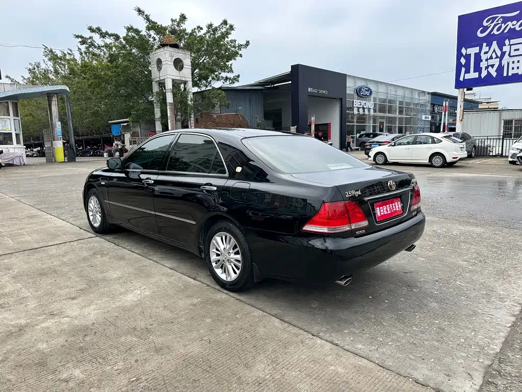 Crown 2.5 L 5 Anniversary