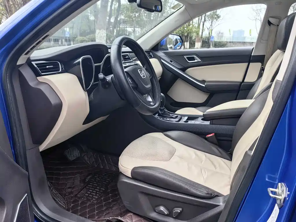 Yusheng S330 1.5 L GTDi Auto 2 WD Flagship