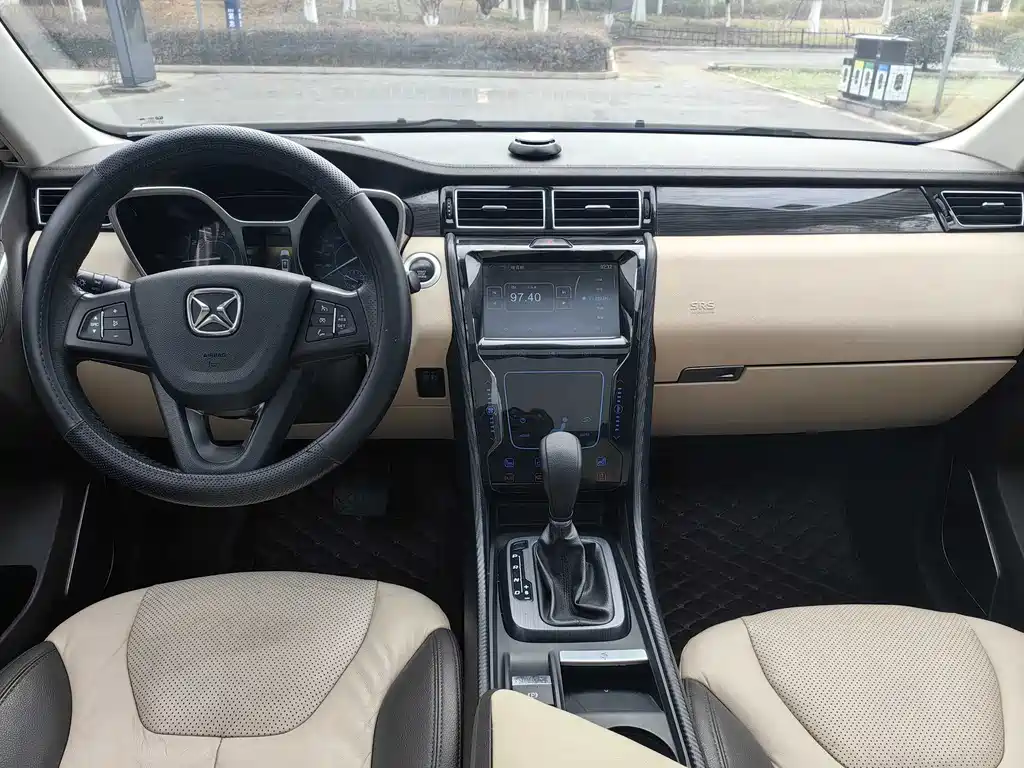Yusheng S330 1.5 L GTDi Auto 2 WD Flagship