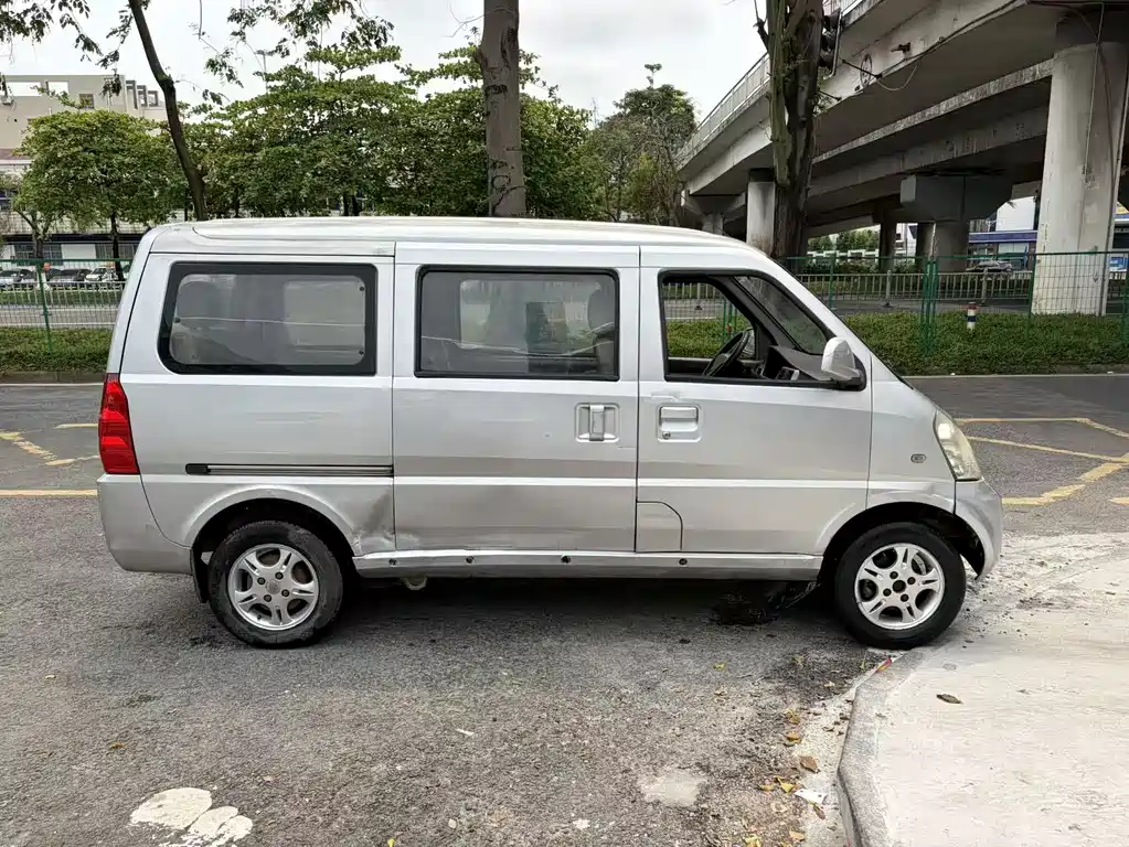 Wuling Rongguang 五菱荣光 2009款 1.2 L 手动