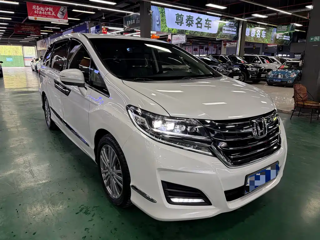 Elysion 2.4 L Luxury