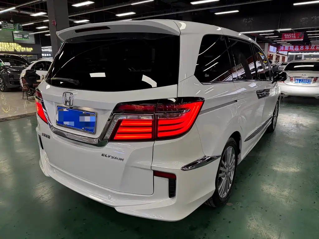Elysion 2.4 L Luxury