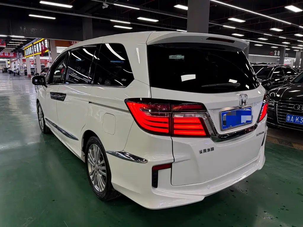 Elysion 2.4 L Luxury