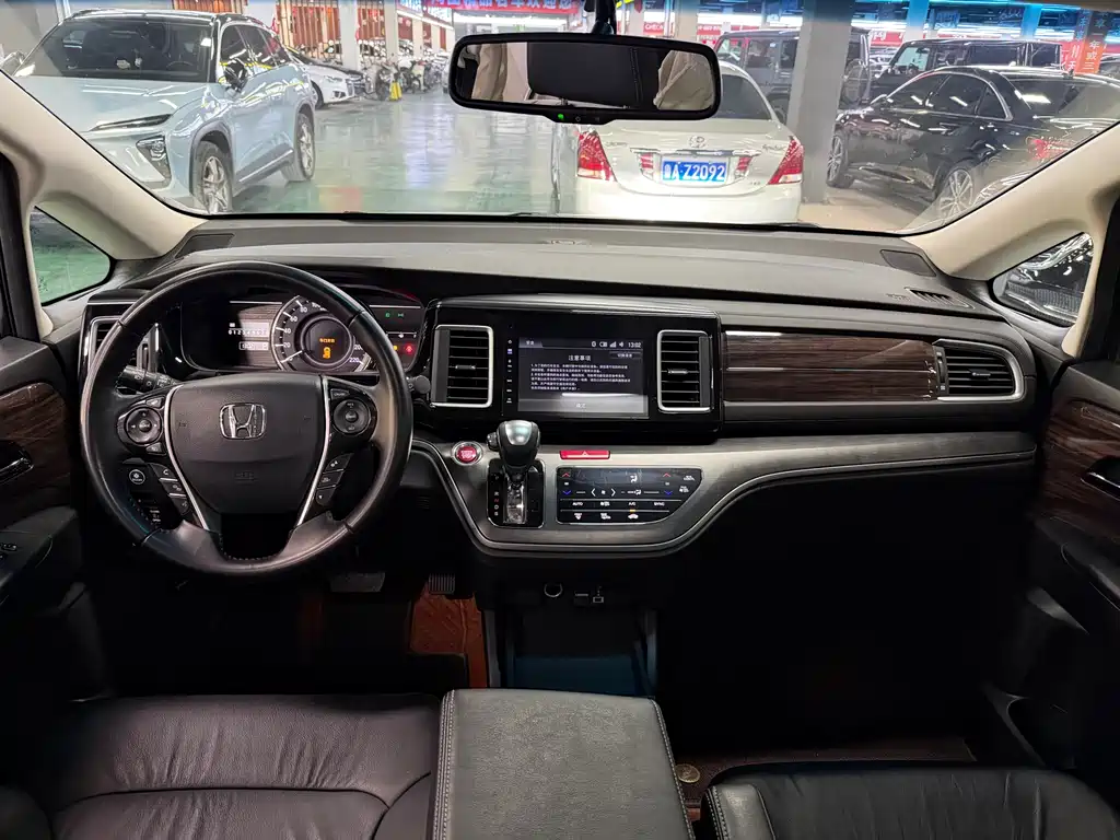 Elysion 2.4 L Luxury