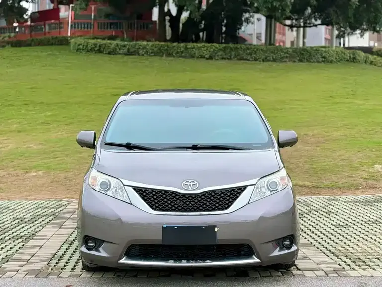 Toyota SIENNA 3.5 L 2 WD Auto