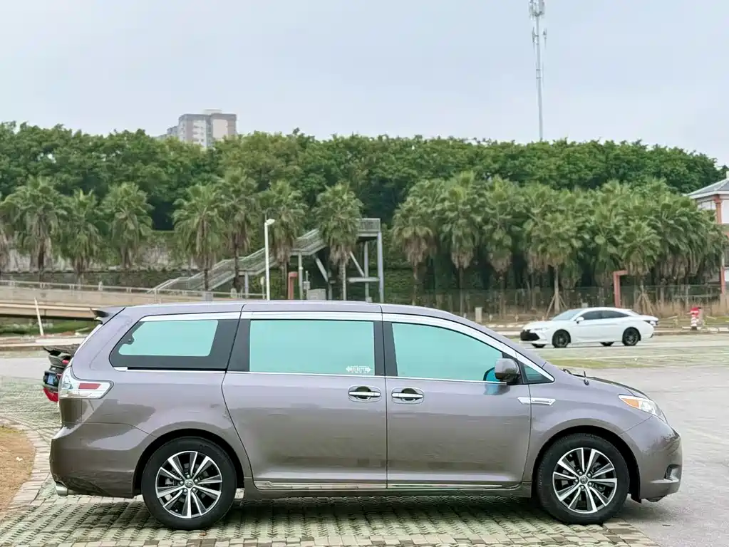 SIENNA 3.5 L 2 WD Auto