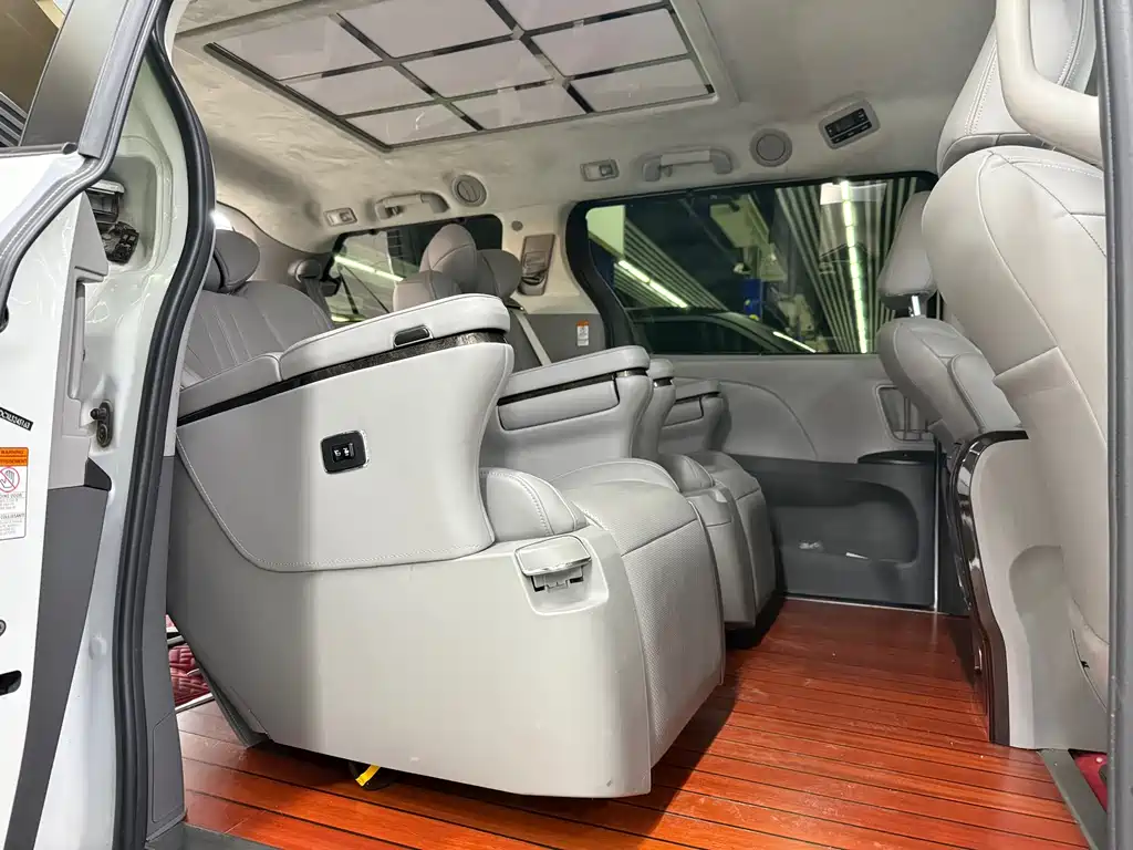 SIENNA 3.5 L Auto