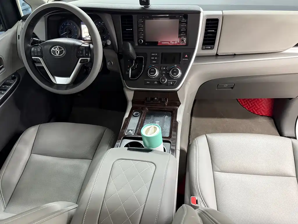 SIENNA 3.5 L Auto