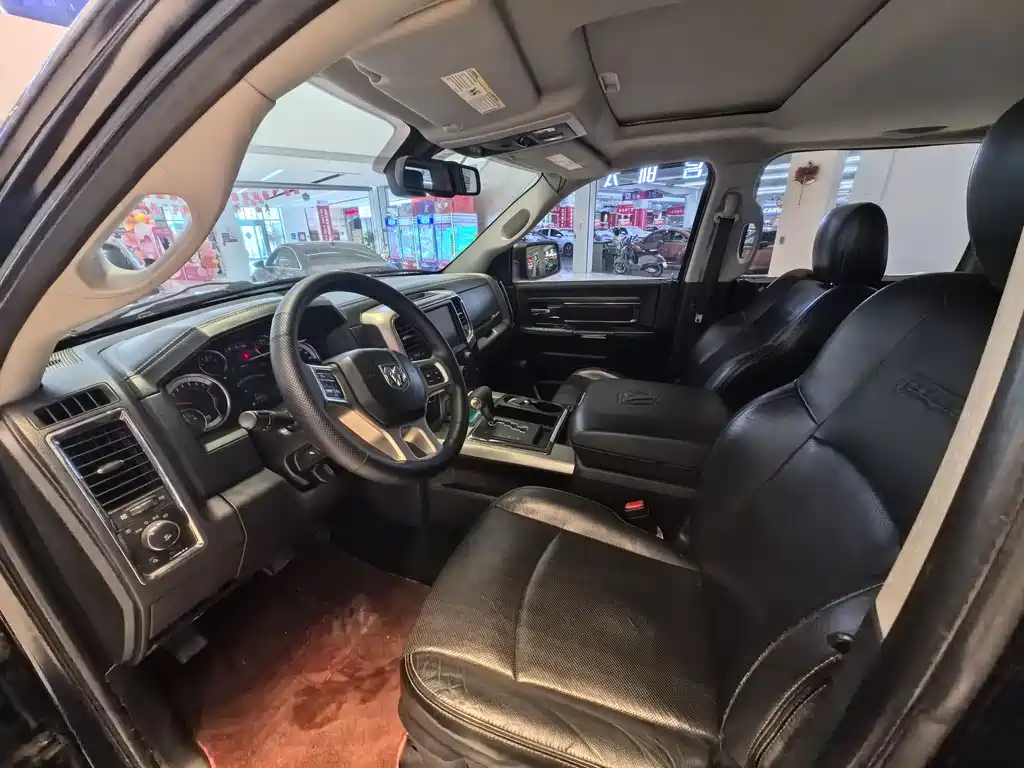 RAM Trucks 1500 5.7 L