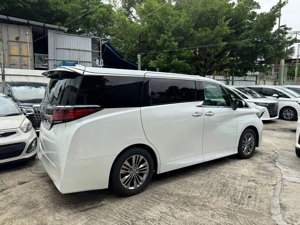 Alphard 埃尔法 2025款 2.5 L 油电混动 四驱 七座 韩版