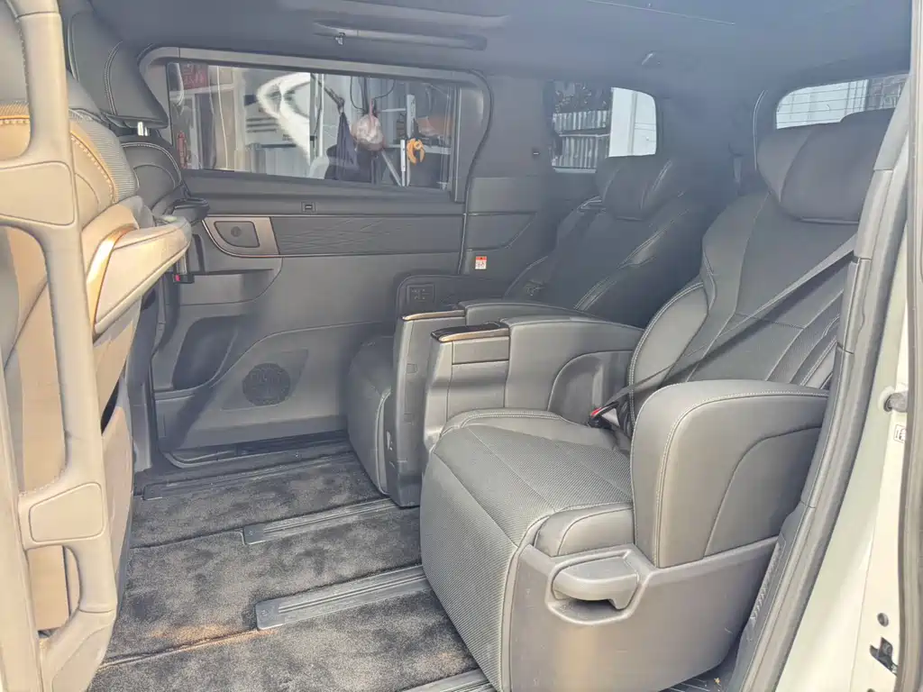 Alphard 埃尔法 2025款 2.5 L 油电混动 四驱 七座 韩版