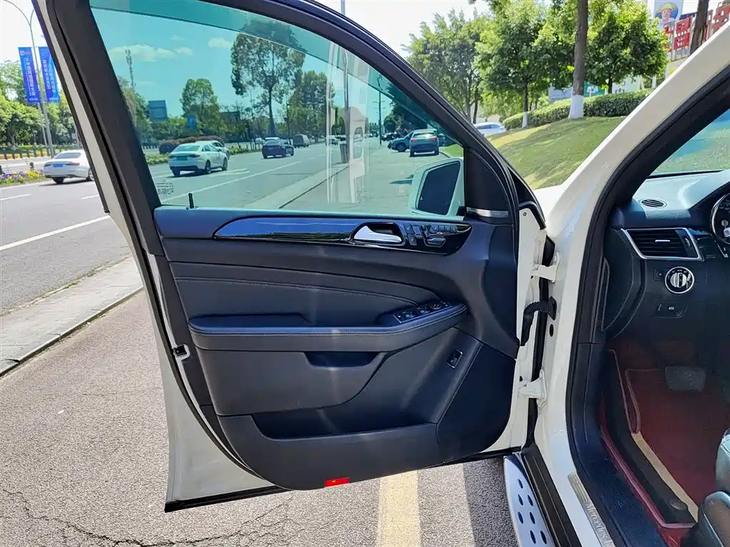 Mercedes-Benz M-Class ML 350 US Spec