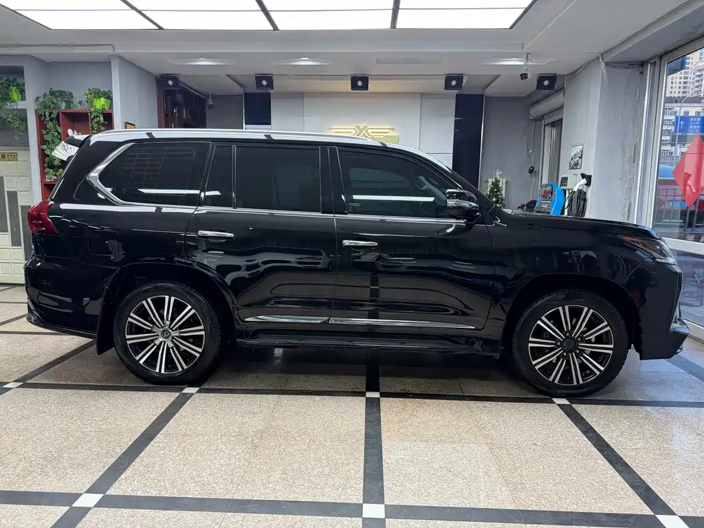 Lexus LX 570 Middle East