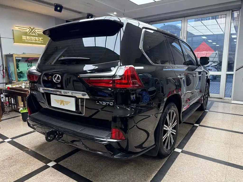 Lexus LX 570 Middle East
