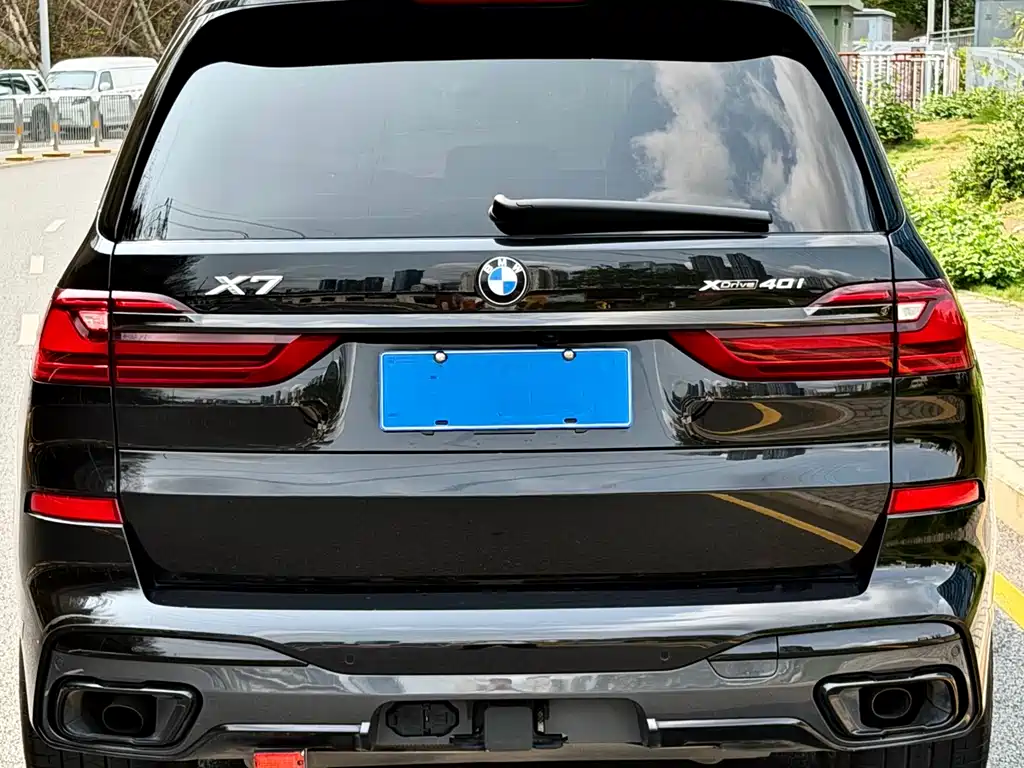 BMW X7 xDrive40 i US Spec