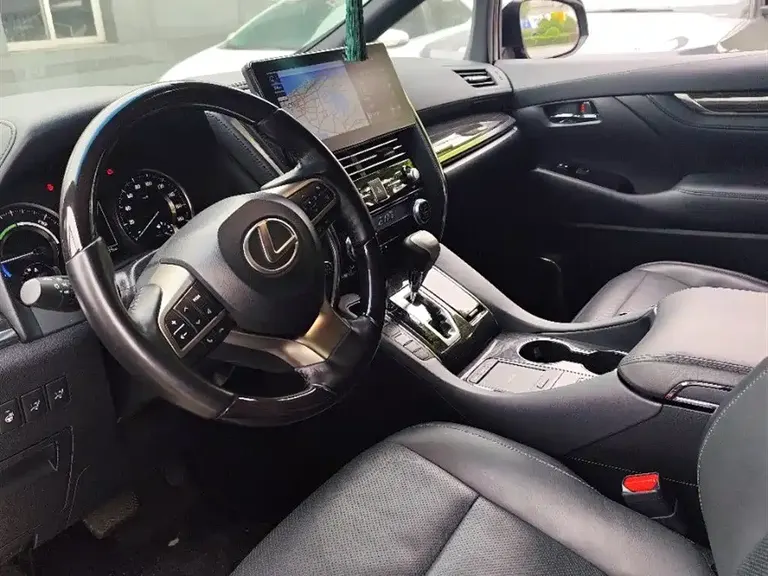 Lexus LM 300 h 4-seat Royal World