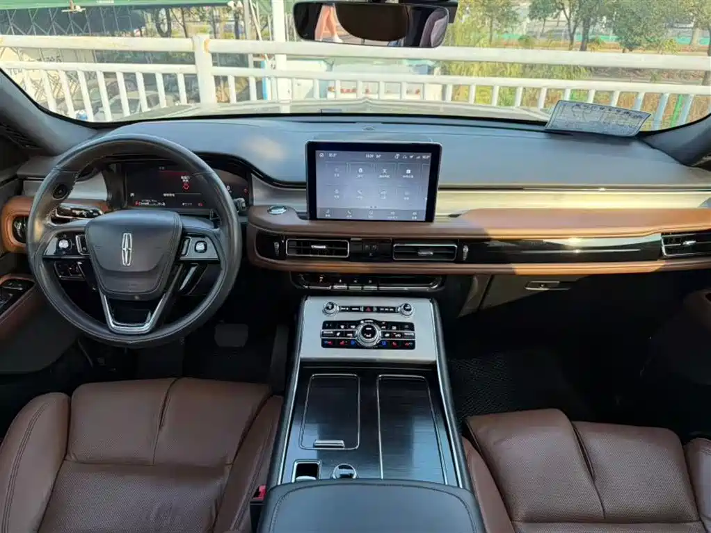 Aviator 3.0 T V6 4 WD Graceful