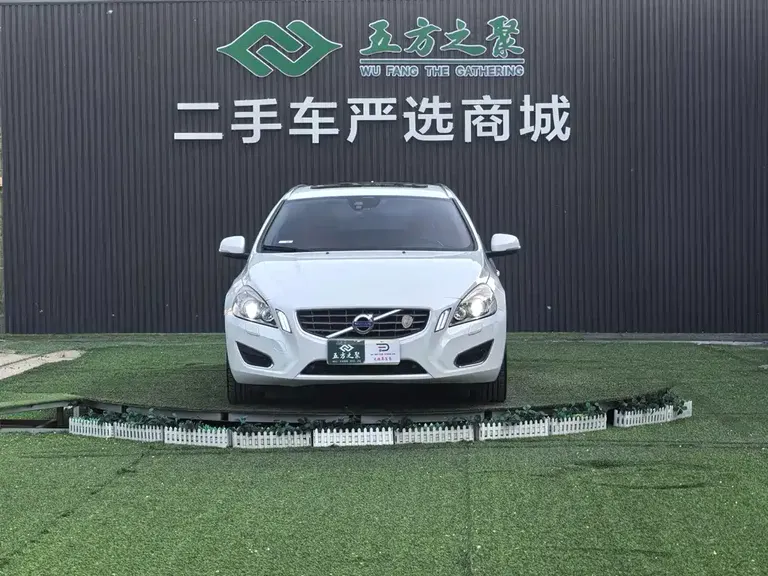 Volvo V60 沃尔沃V60 2012款 T5 运动版