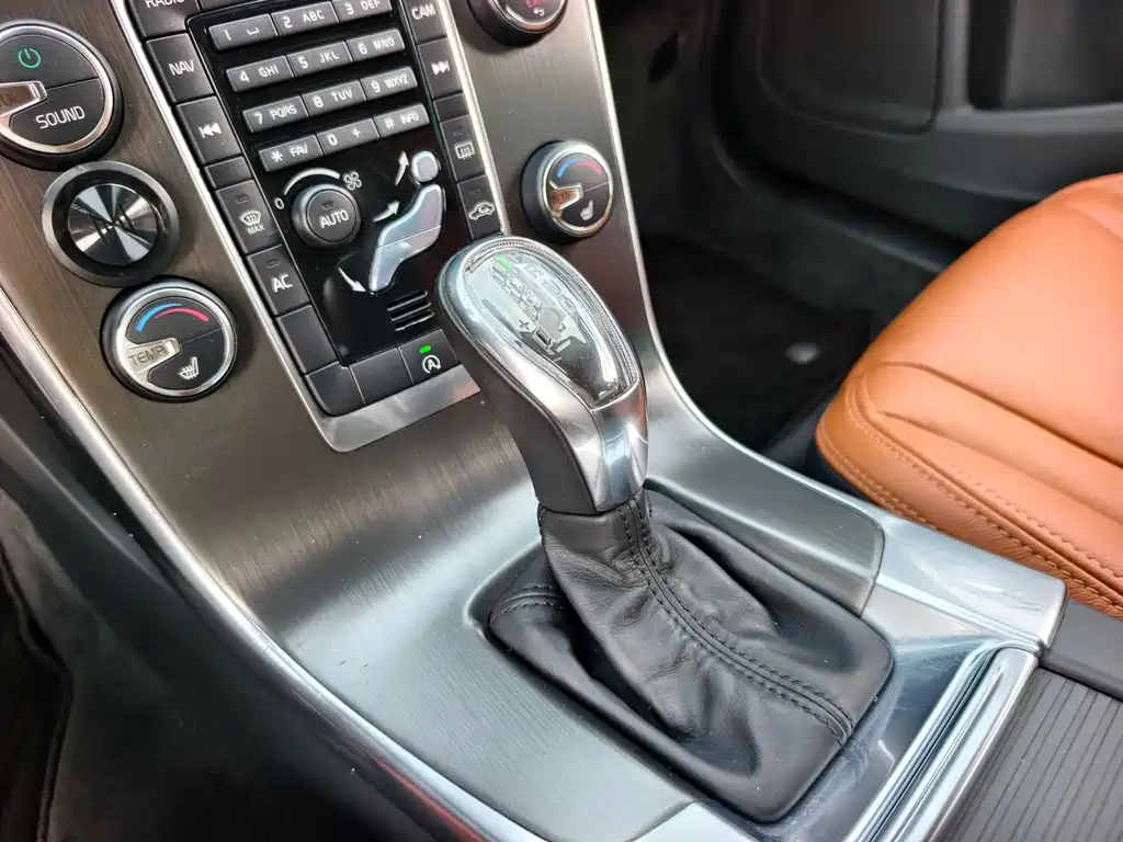 Volvo V60 沃尔沃V60 2012款 T5 运动版