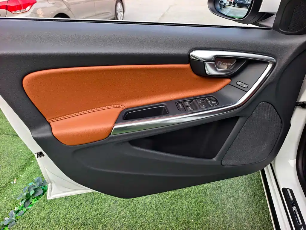 Volvo V60 沃尔沃V60 2012款 T5 运动版