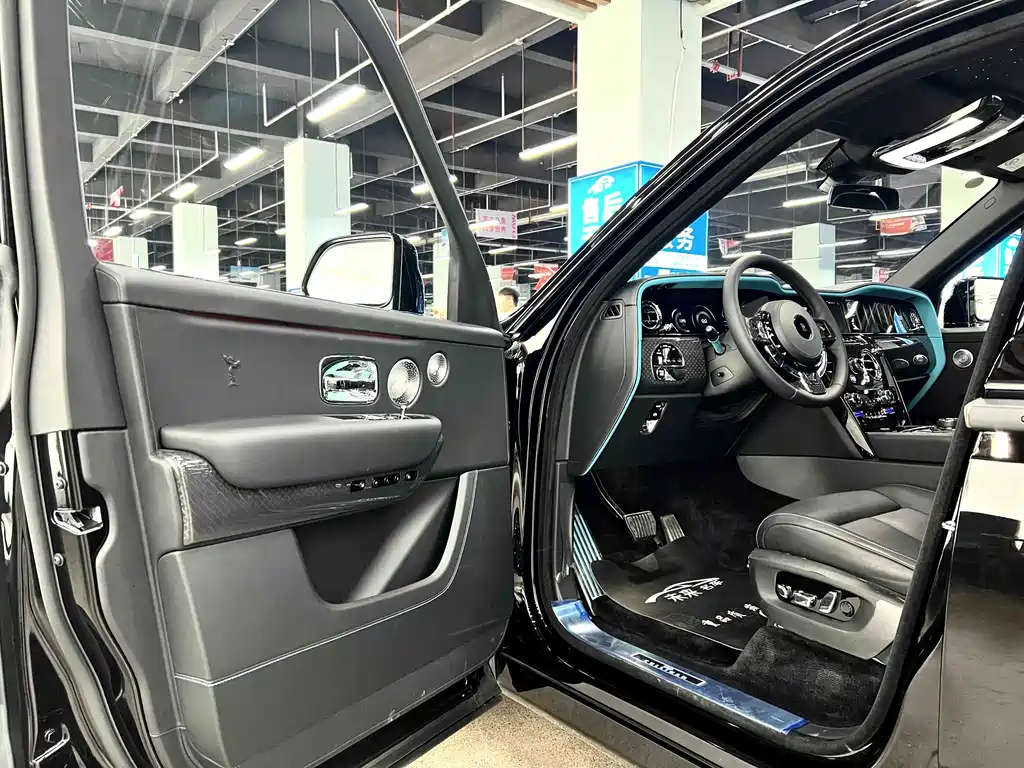 Cullinan Black Badge