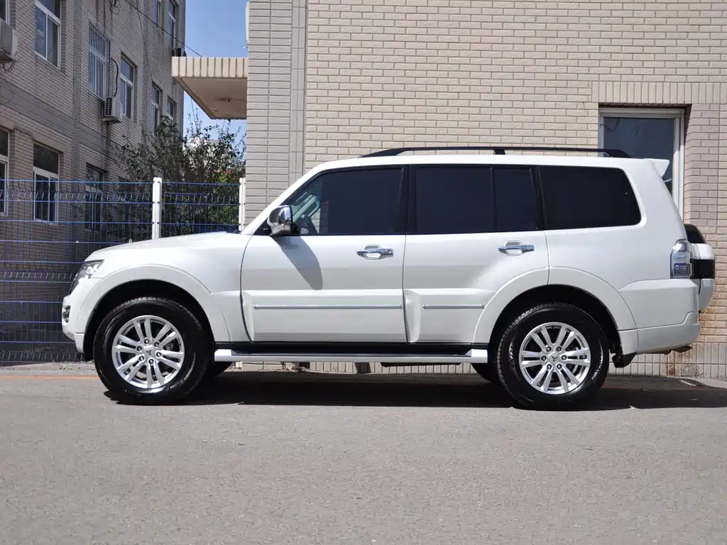 Pajero (Import) 帕杰罗(进口) V97 2019款 3.8 L GLS 中东版