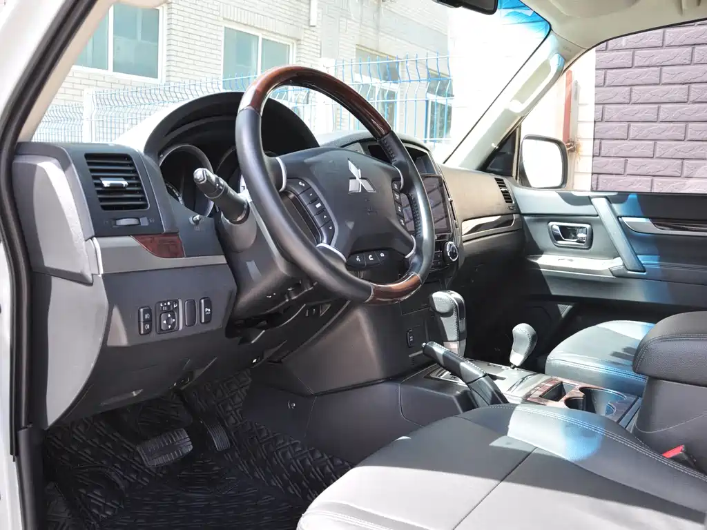 Pajero (Import) 帕杰罗(进口) V97 2019款 3.8 L GLS 中东版