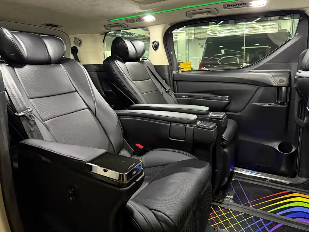 Alphard 埃尔法 2018款 2.5 L 豪华版