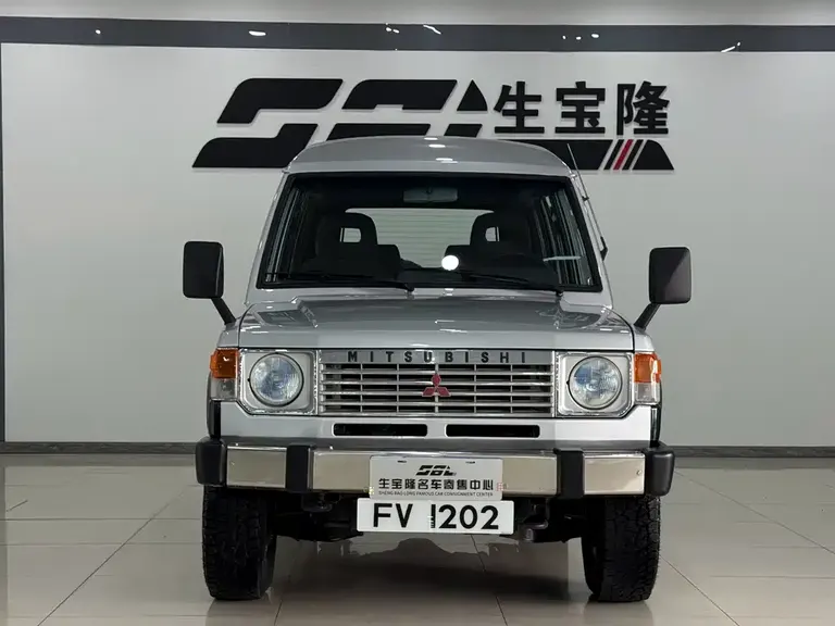 Mitsubishi Pajero (Import) 帕杰罗(进口) L047 1986款 3.6 L 手动
