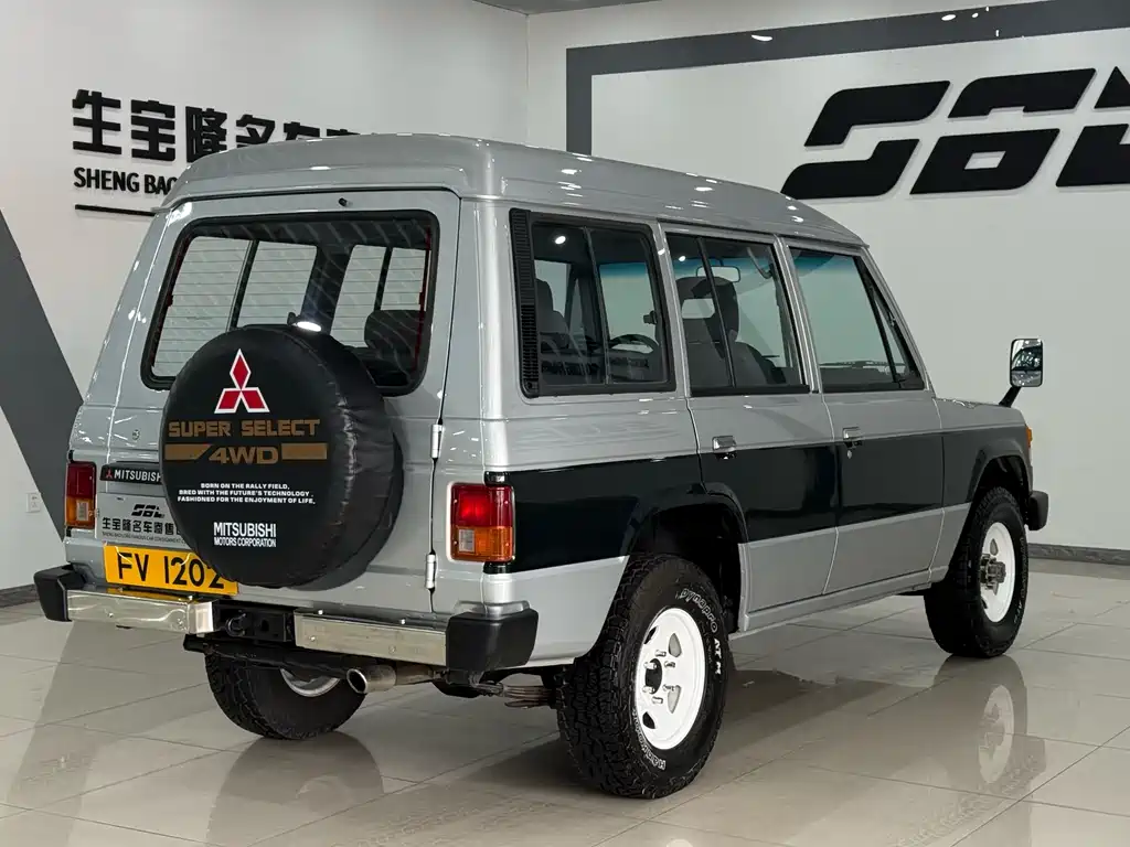 Pajero (Import) 帕杰罗(进口) L047 1986款 3.6 L 手动