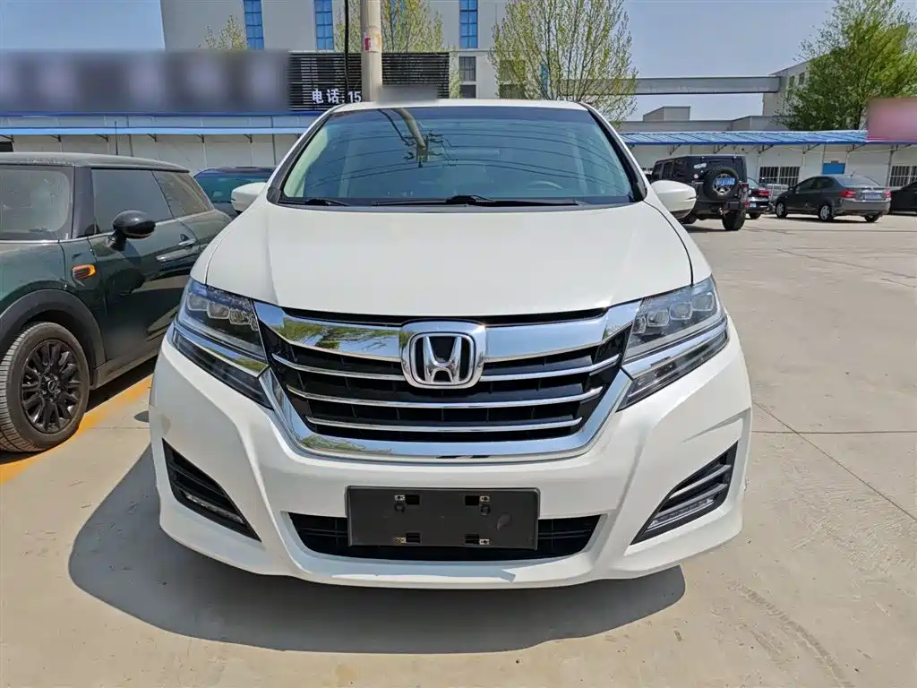Elysion 2.4 L Luxury