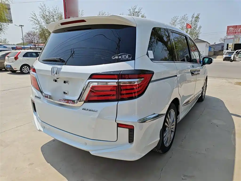 Elysion 2.4 L Luxury