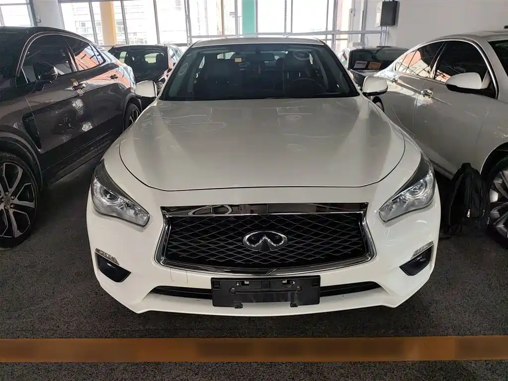 Infiniti Q50 L 2.0 T Comfort CN-VI