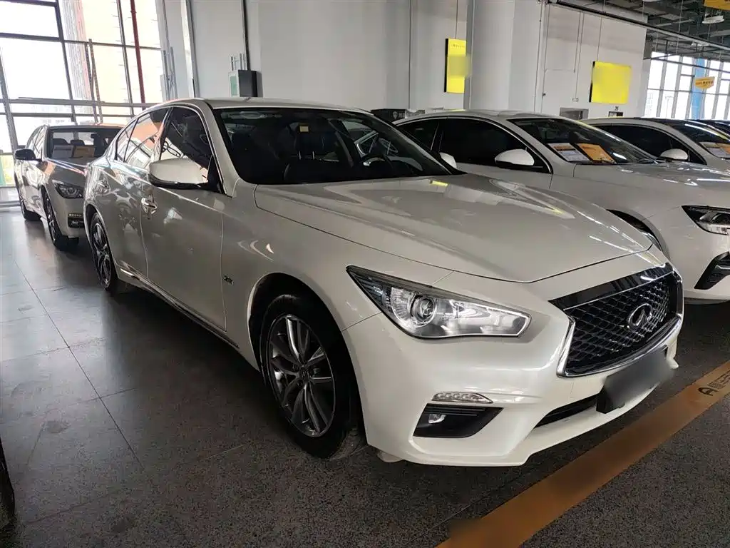 Infiniti Q50 L 2.0 T Comfort CN-VI