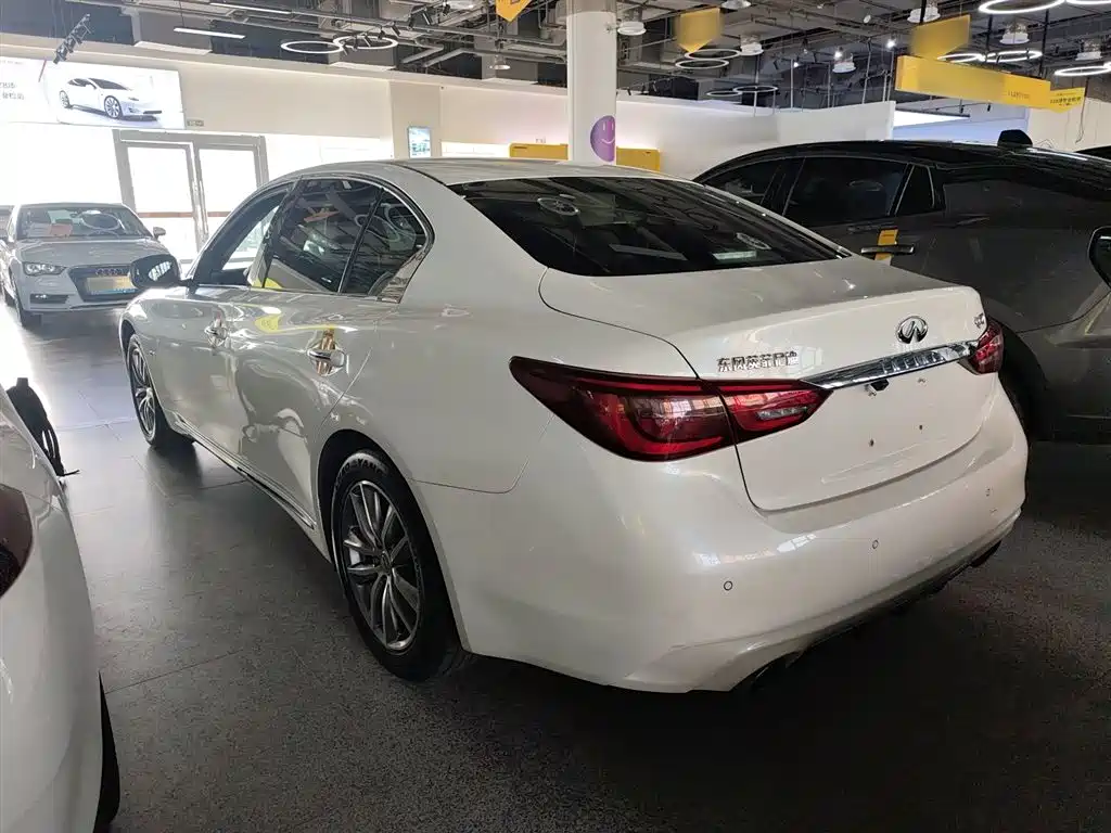 Infiniti Q50 L 2.0 T Comfort CN-VI