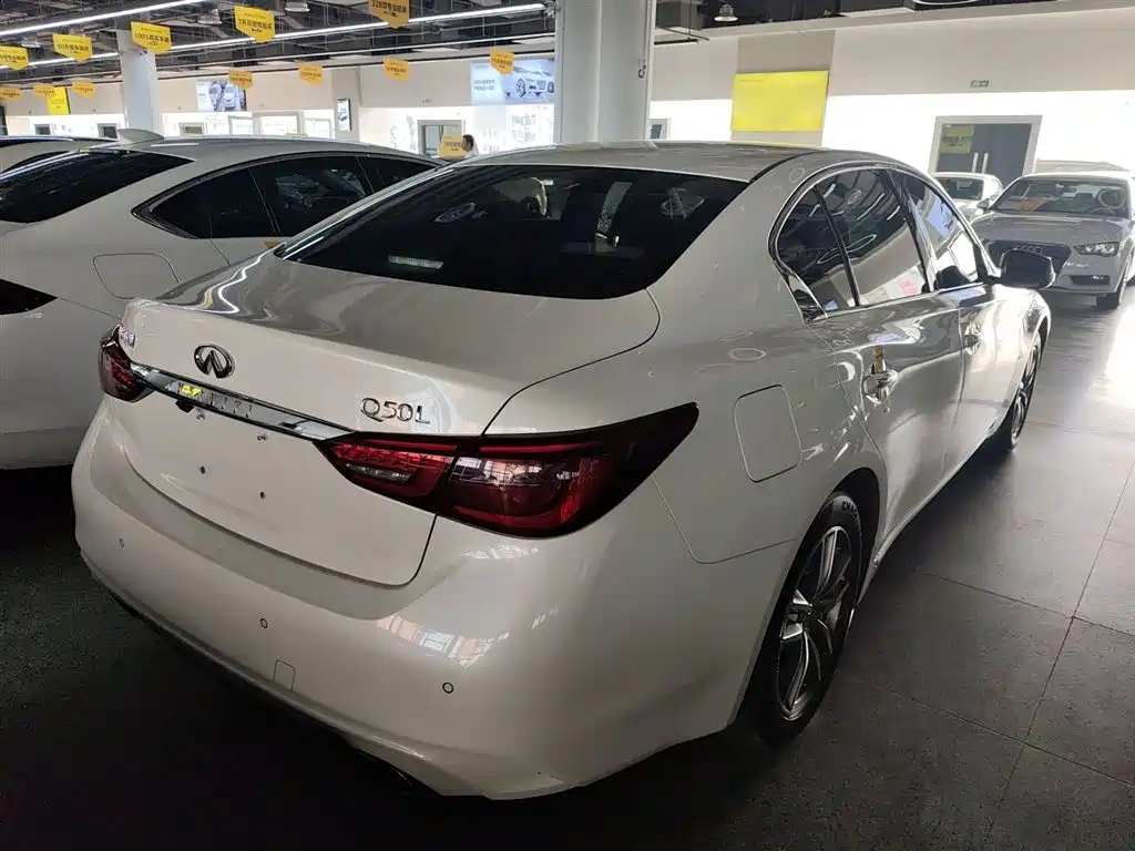 Infiniti Q50 L 2.0 T Comfort CN-VI