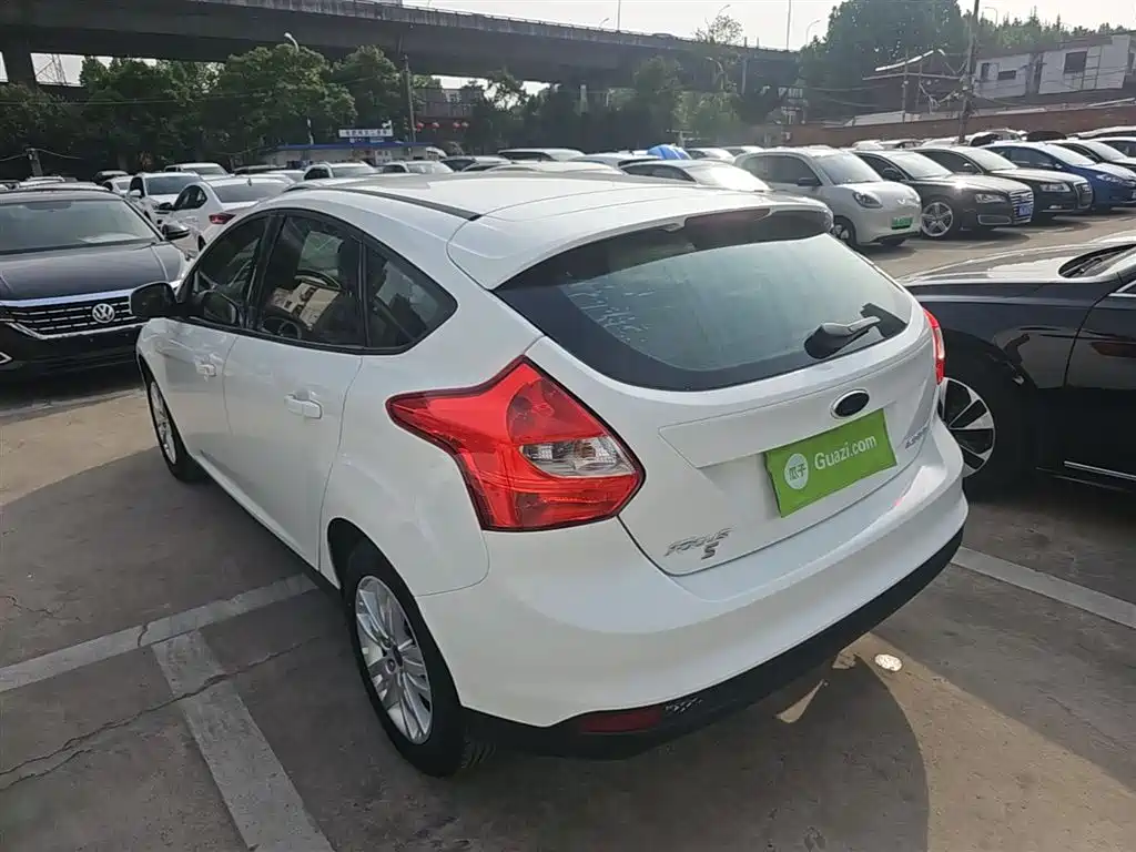 Focus Hatchback 1.6 L Auto Comfort
