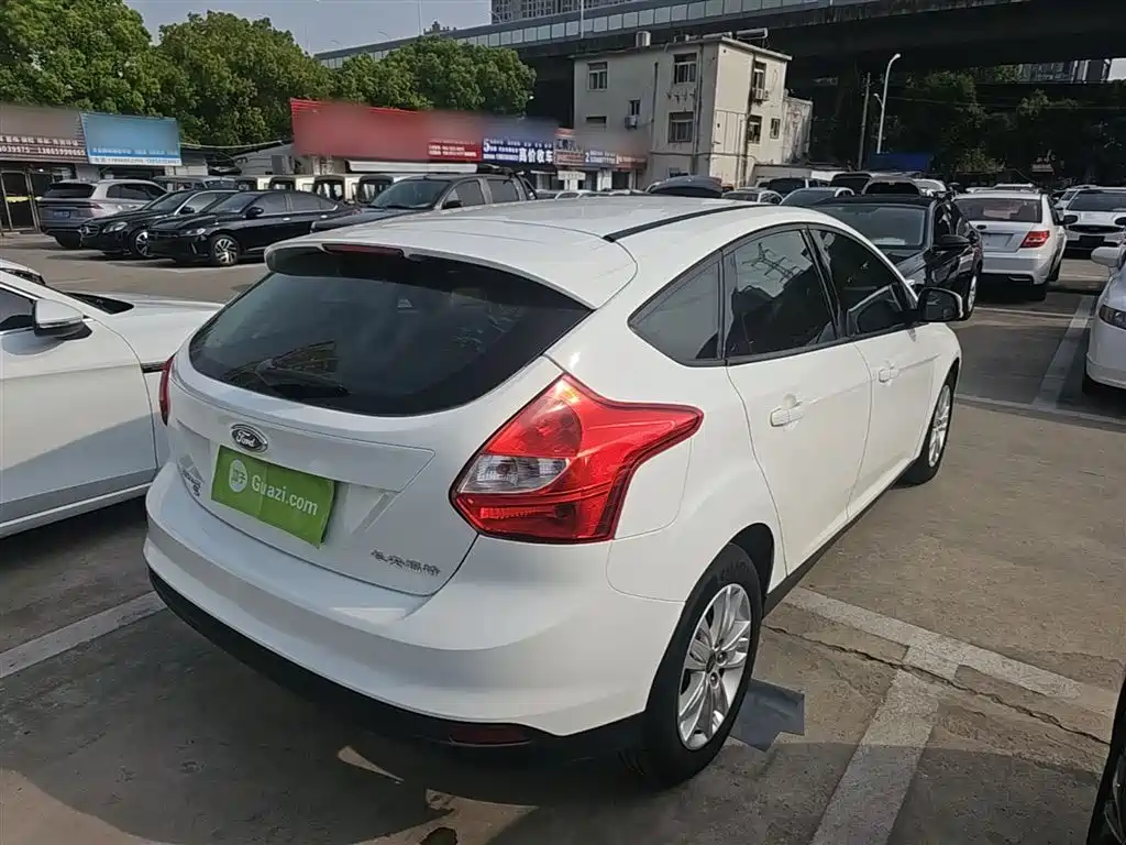Focus Hatchback 1.6 L Auto Comfort