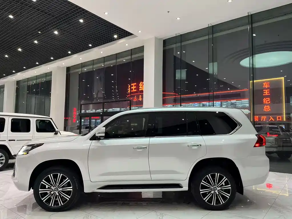 Lexus LX 570 Canada Spec