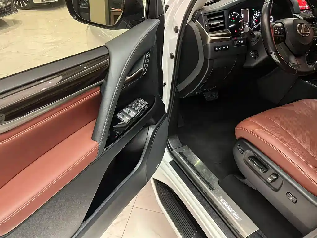 Lexus LX 570 Canada Spec