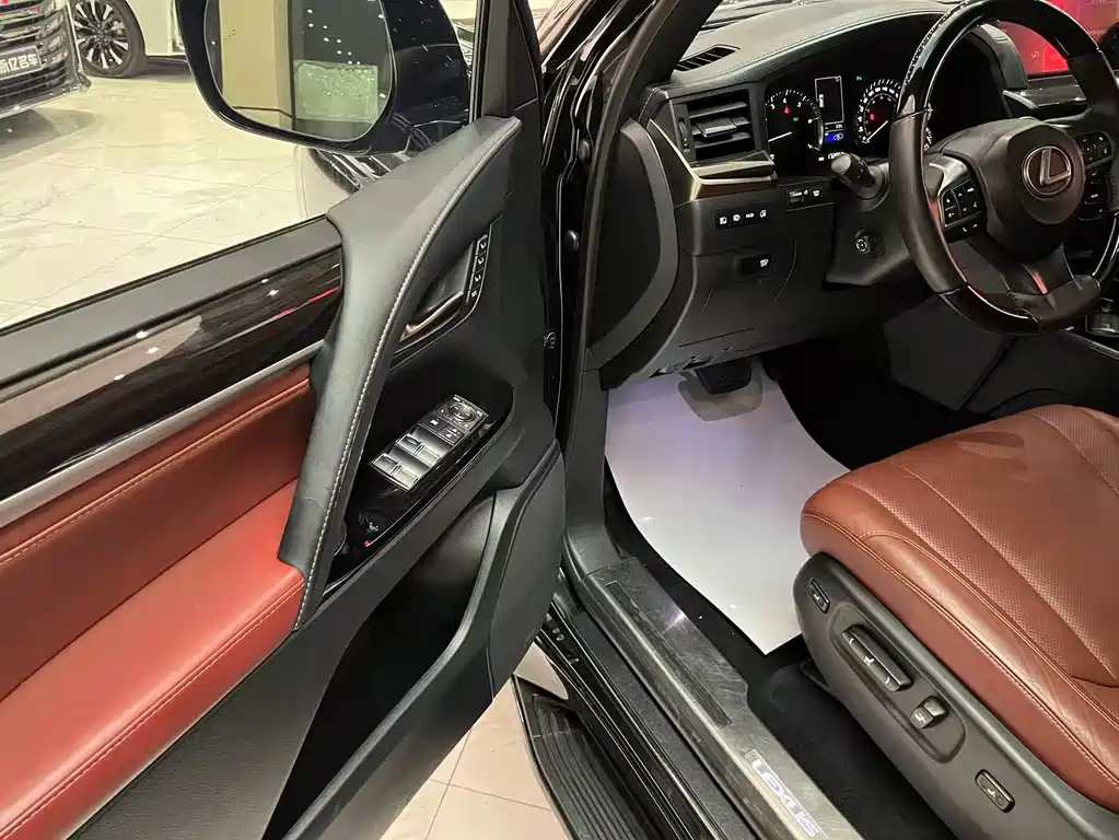 Lexus LX 雷克萨斯LX 2016款 570 加规版
