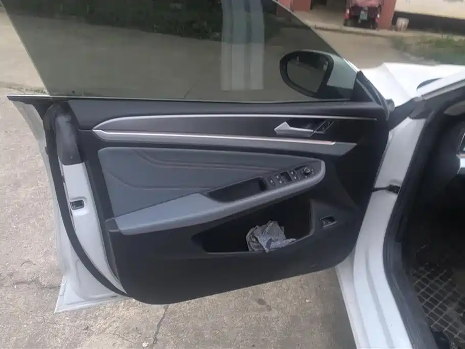 Lamando Lamando L 280 TSI DSG Spicy Cool