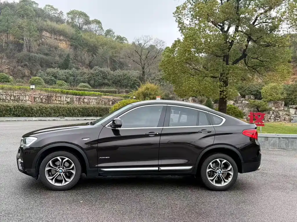 BMW X4 xDrive20 i X Design Package