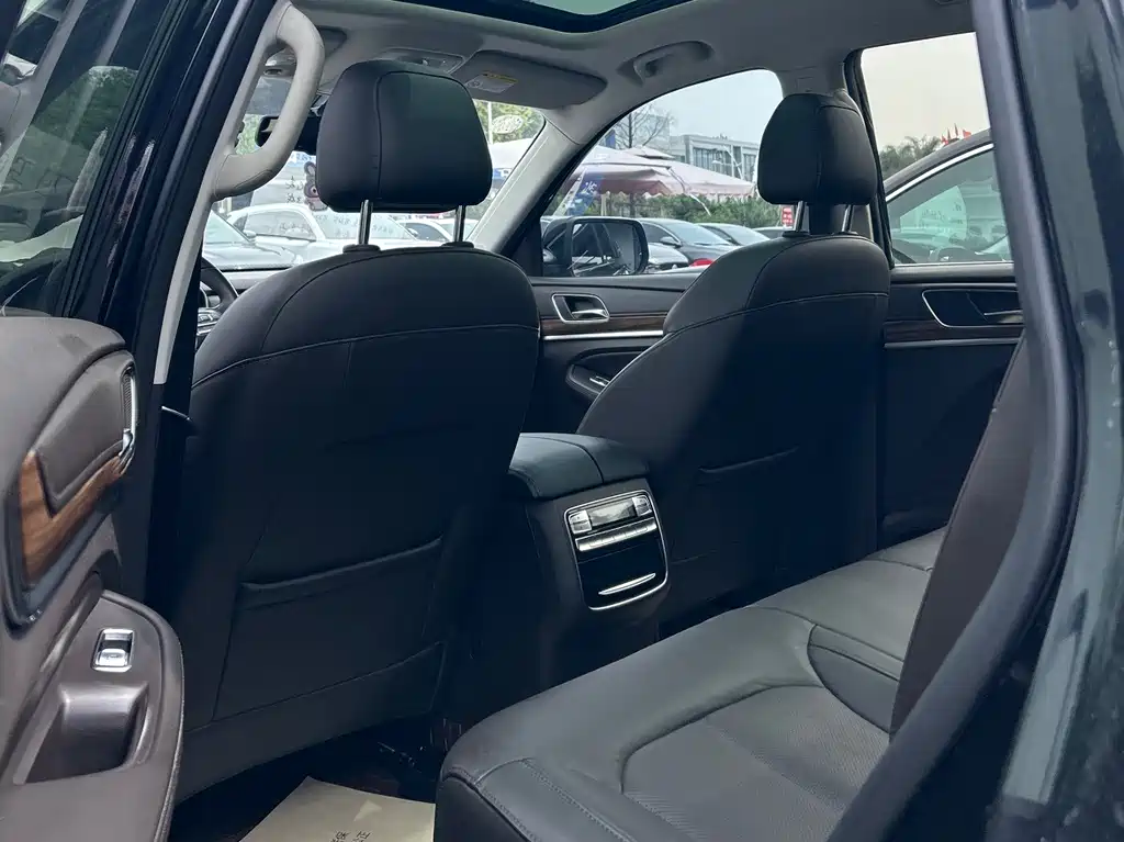 Roewe RX8 荣威RX8 2018款 30 T 智联网四驱旗舰版