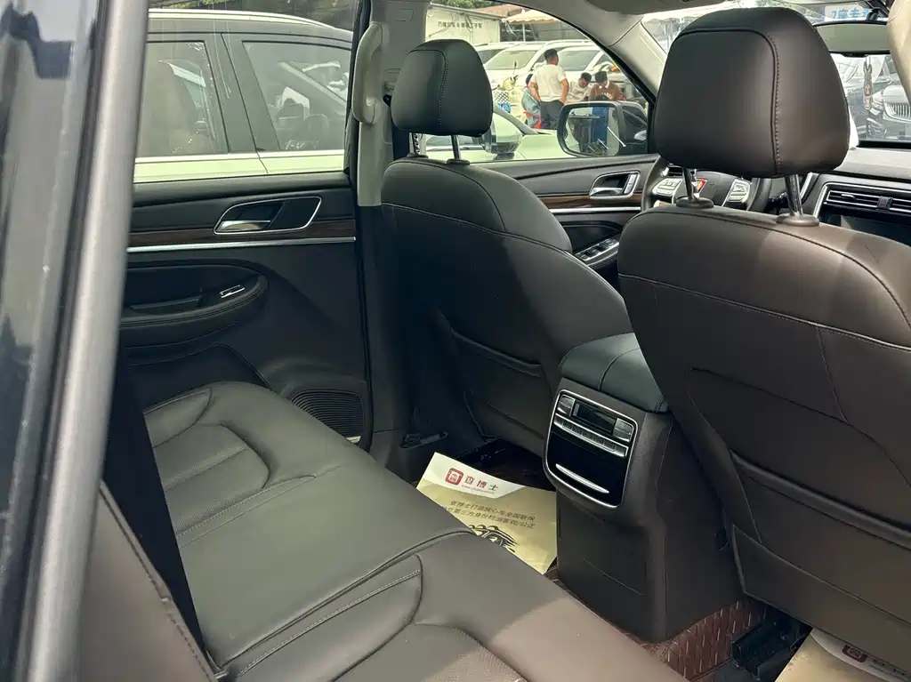 Roewe RX8 荣威RX8 2018款 30 T 智联网四驱旗舰版