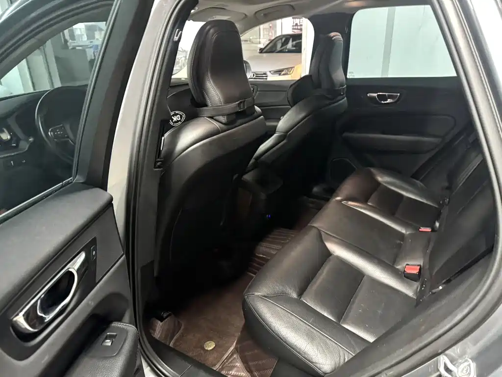 Volvo XC60 T5 4 WD Smart Ease CN-VI
