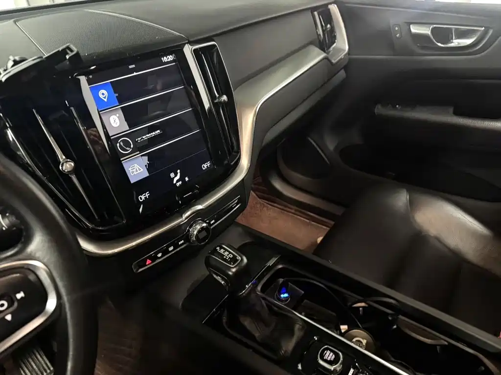 Volvo XC60 T5 4 WD Smart Ease CN-VI