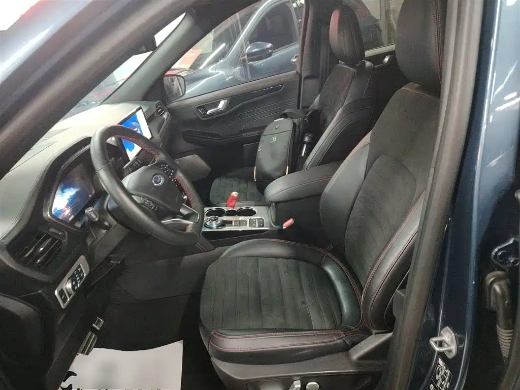 Escape EcoBoost 245 4 WD Indulge ST-LINE