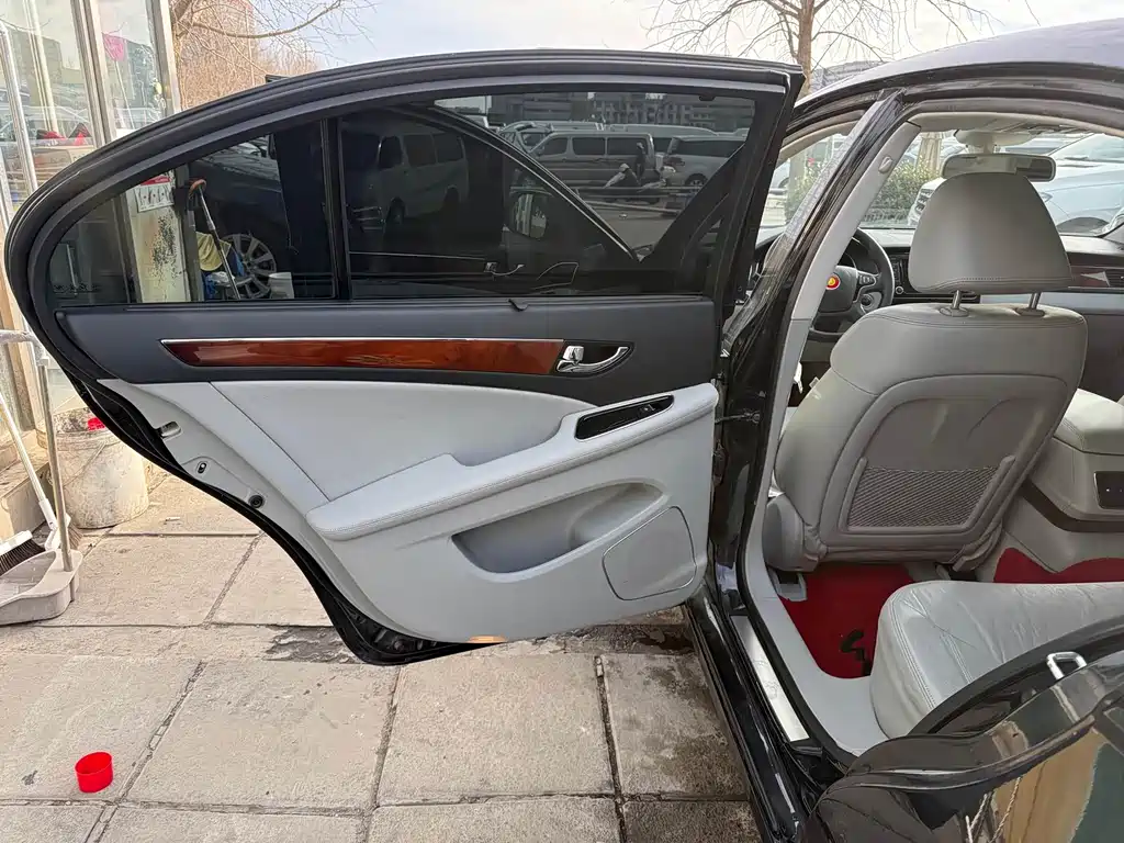 Hongqi H7 2.5 L Official